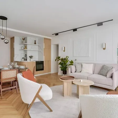 Amazing For 6 In The Center Of Apartment *